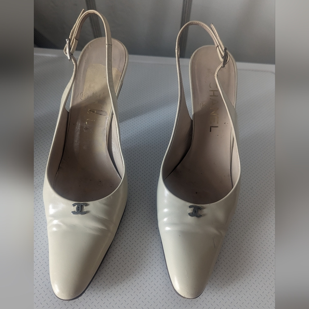 Off white Chanel sandals